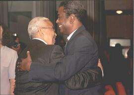 O Presidente da República eleito e o ex-Presidente António Mascarenhas Monteiro.