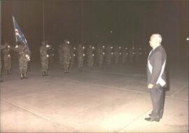O Presidente eleito, Comandante Pedro Pires, no ato de hasteamento da bandeira por militares