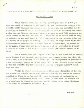 Extraits de commentaires de la "Rádio Libertação", station emettrice du PAICG sur les événements au Portugal